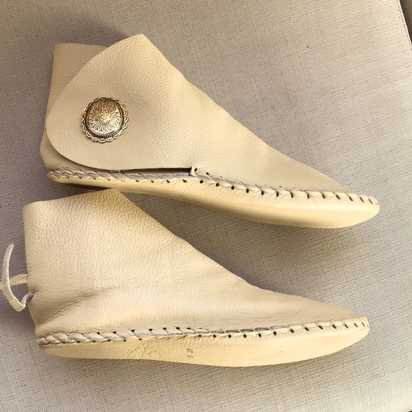 Handcrafted Leather Navajo Style One Button Moccasins Size 10 - Picture 3 of 13